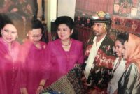 Semenjak masih hidup, Ani Yudhoyono begitu mencintai kain daerah.