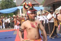 Pentas caci di Festival Budaya Manggarai di Anjungan NTT Taman Mini Indonesia Indah (Foto: Tajukflores.com/Ist)
