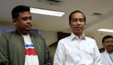 Wali Kota Medan Bobby Nasution dan mertuanya, Presiden Joko Widodo (Jokowi). Foto: detik