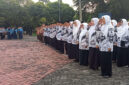 Ratusan guru mengikuti upacara peringatan Hari Guru Nasional Tingkat Kota Bekasi 2024 di Plaza Pemkot Bekasi, Kamis (2/5/2024). Foto: RRI