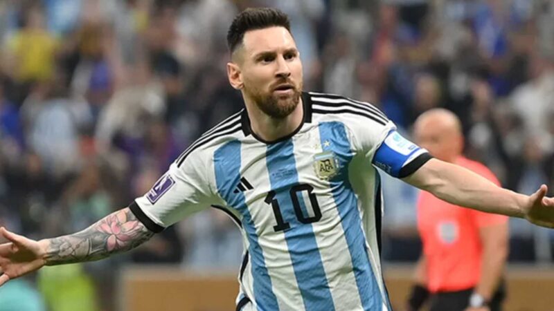 Federasi Sepak Bola Argentina (AFA) mempensiunkan nomor punggung 10 sebagai penghormatan untuk Lionel Messi. (FIFA World Cup)