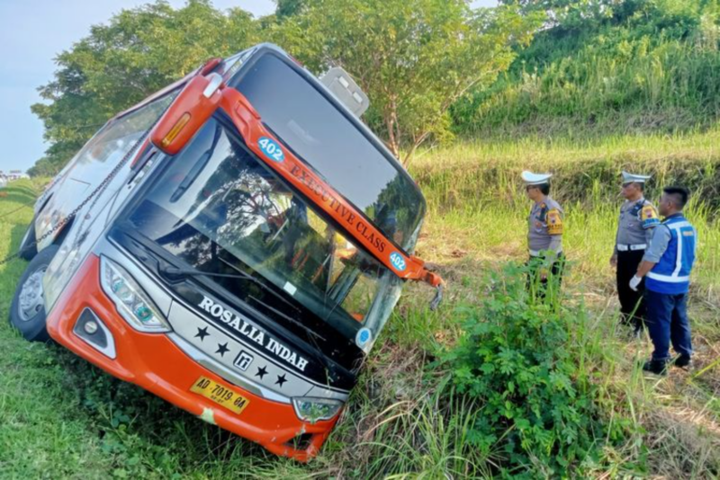 Kecelakaan maut bus Rosalia Indah (kompas)