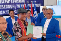 Orias Petrus Moedak dan Sebastian Salang (paket OASE) secara resmi mendaftar di DPW PAN NTT, Selasa (5/7/2024). Foto: Tajukflores.com/Istimewa