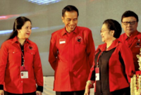 Ketua DPP PDIP Puan Maharani (kiri) bersama Presiden Jokowi dan Ketua Umum PDIP Megawati Soekarnoputri. Foto: Istimewa

