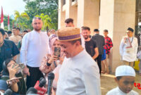 Menteri Investasi Bahlil Lahadalia memberikan keterangan pers usai salat Idul Fitri 2024 di Masjid Istiqlal Jakarta, Rabu (10/3/2024). Foto: Tajukflores.com/Ryan P. Perdana