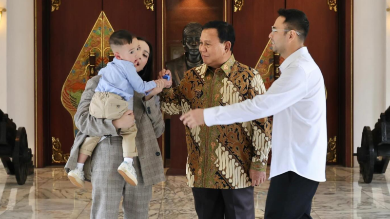Raffi Ahmad bawa Rayyanza bertemu Prabowo Subianto. Foto: Instagram