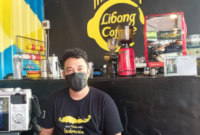 Viktor Ones Wole, pemilik Libong Coffee Jakarta asal Manggarai, Flores. Foto: Tajukflores.com