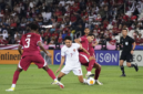 Gelandang Timnas Indonesia, Marselino Ferdinan saat dilanggar para pemain Qatar saat laga kedua tim di penyisihan Grup A Pial Asia U-23 yang berlangsung di Stadion Jassim Bin Hamad, Doha, Qatar pada Senin (15/4/2024). Foto: PSSI