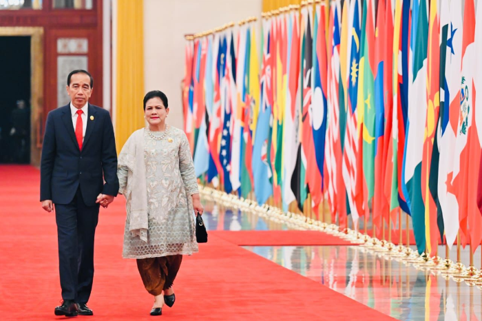 Presiden Jokowi dan Ibu Iriana Jokowi melakukan kunjungan kerja (kunker) hari ketiga di China, pada Rabu, 18 Oktober 2023. Foto: Twitter Jokowi
