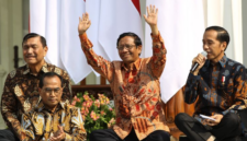 Mahfud MD saat dikenalkan oleh Presiden Jokowi sebagai Menko Polhukam sebelum pelantikan menteri-menteri Kabinet Indonesia Maju di Istana Negara, Jakarta, Rabu (23/10/2019). Foto: Kompas.com