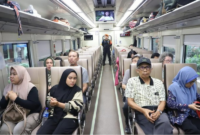 Ilustrasi: Pemudik yang menggunakan jasa kereta api Indonesia untuk Lebaran 2024. Foto: Istimewa
