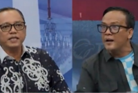 Dua politikus Indonesia, Noel Ebenezer dan Deddy Sitorus terlihat tegang dan saling melempar kata-kata kasar saat membahas tema dinasti politik Jokowi di sebuah televisi swasta. Foto tangkap layar (Istimewa)