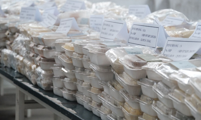Bea Cukai Soekarno Hatta memusnahkan satu ton roti milk bun merek After You yang viral asal Thailand dan dikrim via jastip ke Indonesia. Foto: Bea Cukai