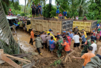 Pencarian korban meninggal akibat banjir dan longsor di Sumatra Barat (Sumbar). Foto: Dokumentasin BPBD/RRI