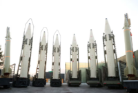 Rudal balistik Iran dipamerkan dalam upacara bergabungnya Angkatan Bersenjata, di Teheran, Iran, 22 Agustus 2023. Foto: Reuters