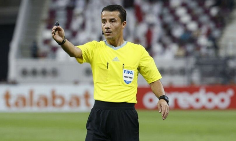 Nasrullo Kabirov, pelatih asal Tajikistan dikecam netizen Indonesia lantaran keputusan-keputusan yang merugikan Timnas Indonesia U-23 di laga melawan Qatar pada pertandingan perdana Grup A Piala Asia 2024. Foto: Istimewa