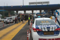 Kendaraan yang terlibat kecelakaan beruntun di Gerbang Tol Halim Utama, Jakarta, pada Rabu (27/3/2024). Foto: Istimewa