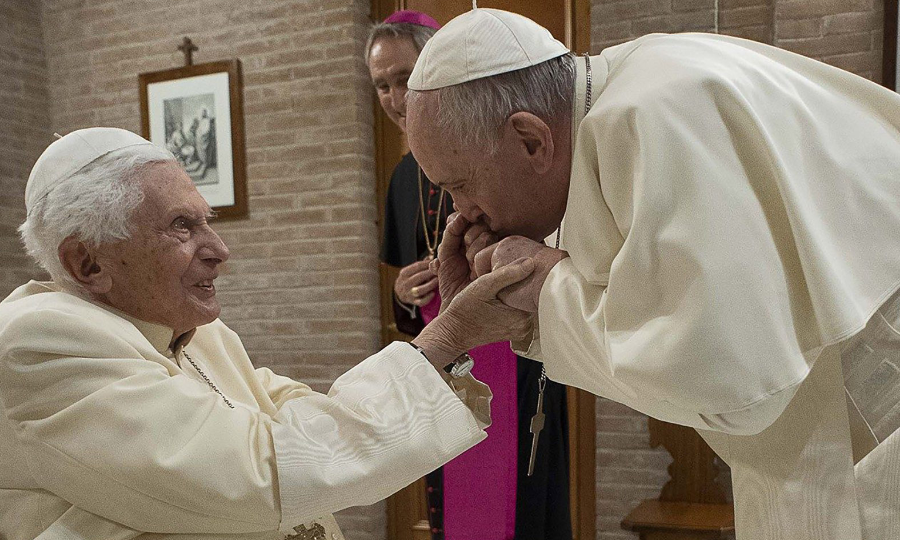 Paus Fransiskus Menceritakan Hubungannya dengan Paus Benediktus XVI: Dia Selalu Membela Saya, Tidak Pernah Ikut Campur!
