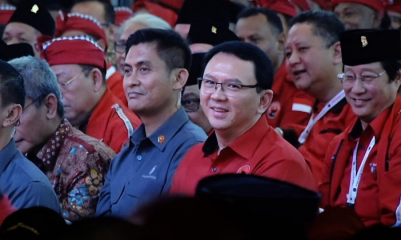 Mantan gubernur DKI Jakarta Basuki T Purnama alias Ahok saat diperkenalkan Megawati sebagai kader PDIP. Foto: gesuri.id