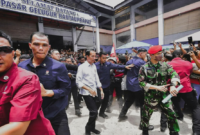 Presiden Jokowi mengunjungi Pasar Gelugur di Rantauprapat, Kabupaten Labuhanbatu, Sumatera Utara (Sumut) pada Jumat, 14 Maret 2024. Foto: Twitter Jokowi 