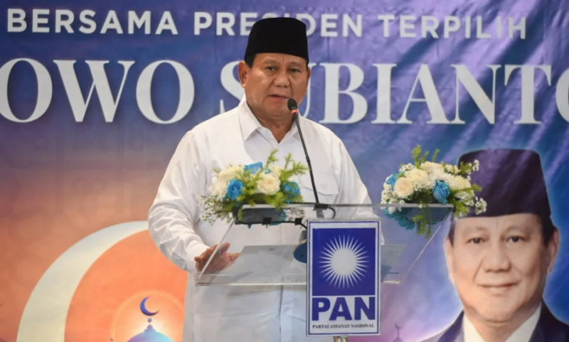 Prabowo Subianto berpidato di hadapan kader-kader Partai Amanat Nasional (PAN) dalam acara buka bersama di Kantor DPP PAN, Jakarta, Kamis (22/3/2024) malam. Foto: Antara