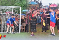 Momen Presiden Jokowi main bola dan menari Ja'i di Labuan Bajo, Manggarai Barat, NTT pada Senin (4/12/2023). Foto: Istimewa