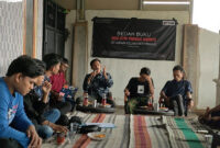 Aktivis di Sumenep, Jawa Timur menggelar bedah buku berjudul 