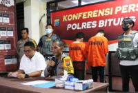 Polda Sulut menangkap 2 tersangka baru dalam kasus bentrok massa BSM dan ormas adat Manguni di Kota Bitung. Total tersangka yang ditangkap sebanyak 9 orang. Foto: Antara

